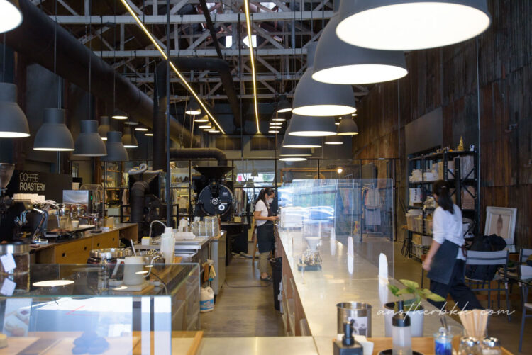 Theory Of Love セオラブのロケ地のカフェ店内　Warehouse30, Coffee Roasters by library